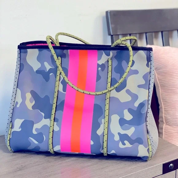 **SALE**Brand NEW Georgia Neoprene Tote Bag & Clutch~ Camo💚💗 - Picture 3 of 15